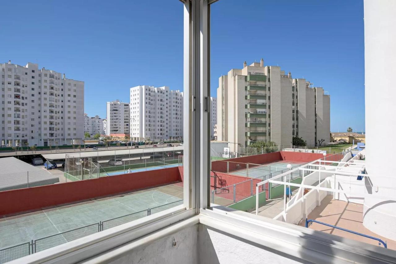 Valdelagrana: primera línea de playa. El Puerto de Santa Maria Exterior foto