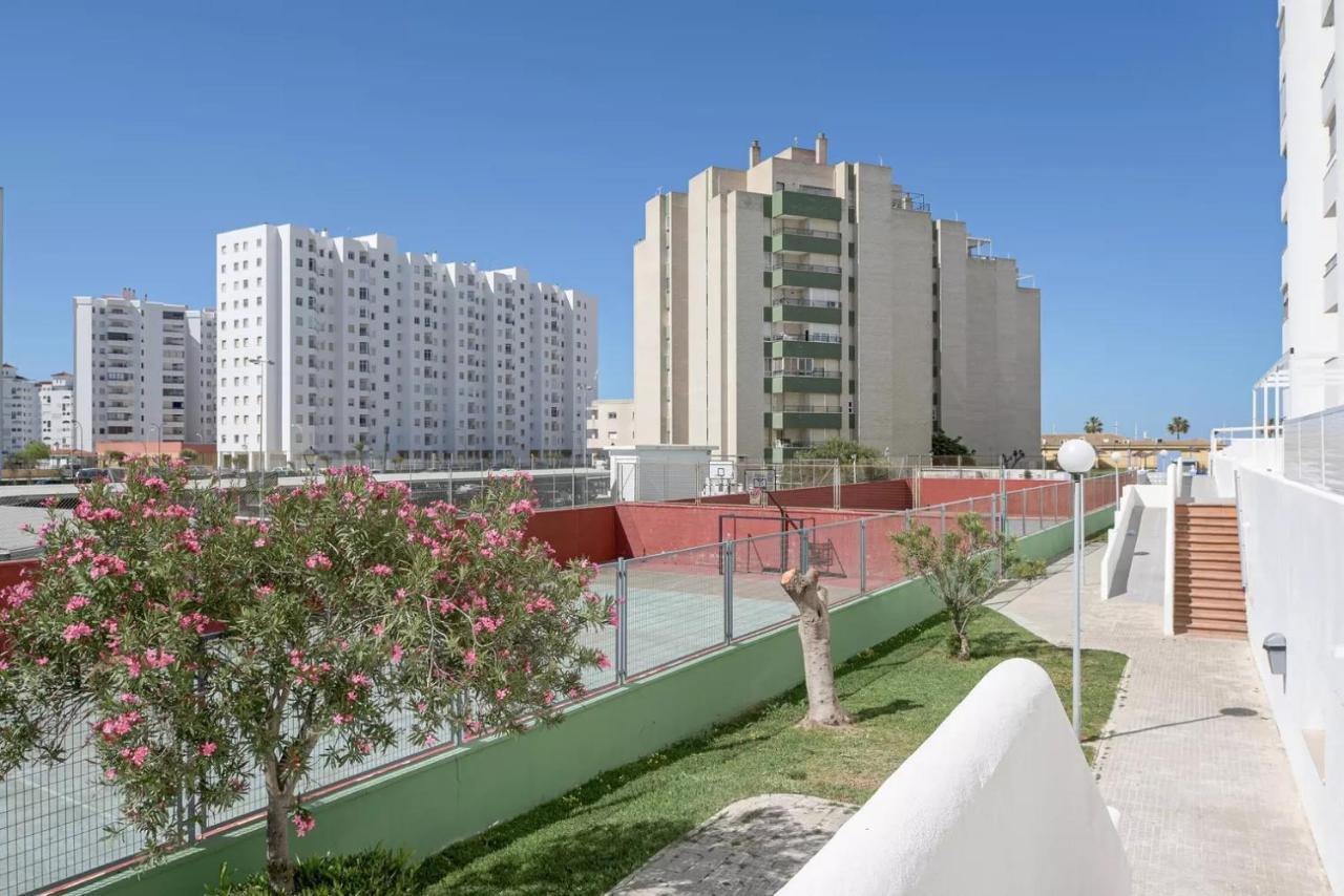 Valdelagrana: primera línea de playa. El Puerto de Santa Maria Exterior foto
